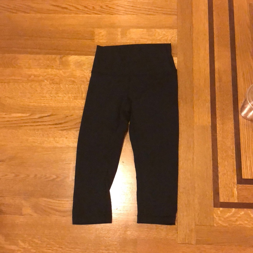 lululemon cropped leggings, looks new